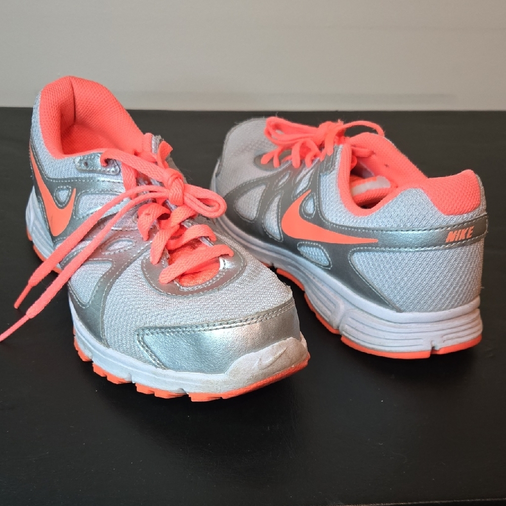Nike Revolution 2